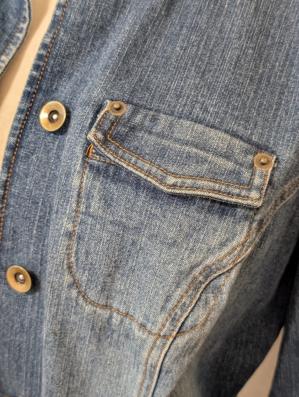 Madison & Max Women's Size Small Blue Denim Button Front Jean Jacket - Picture 4 of 13
